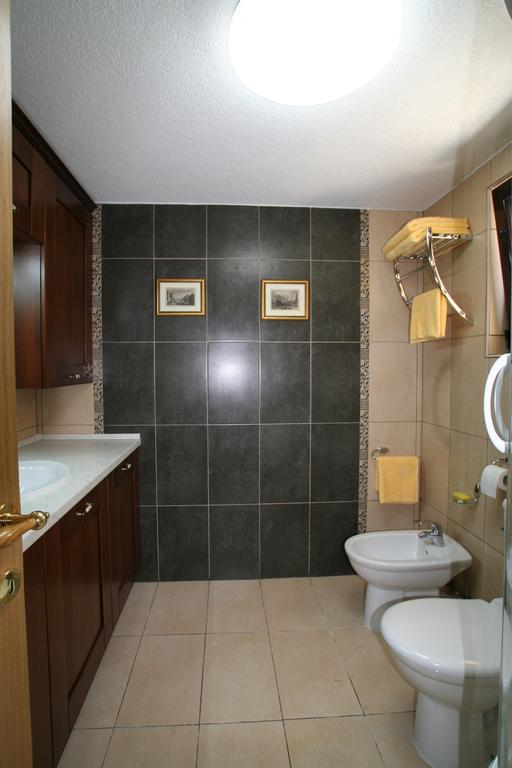 Holiday Home Ametist Котор Номер фото