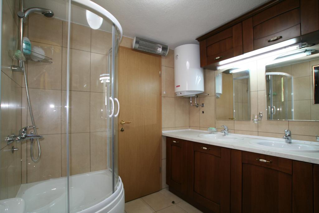 Holiday Home Ametist Котор Номер фото